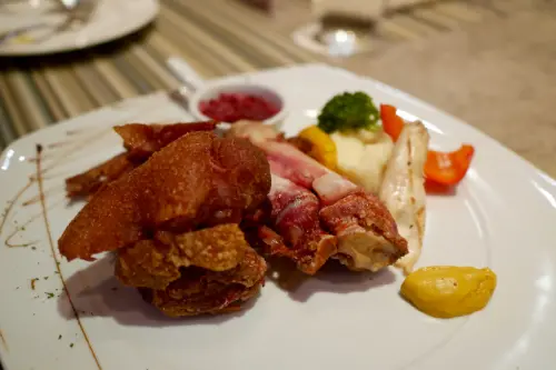 Cozzi KITCHEN 逸饗世界 和逸台北民生館 不錯的燉飯與義大利麵 排餐與服務差強人意（台北市／捷運行天宮站）