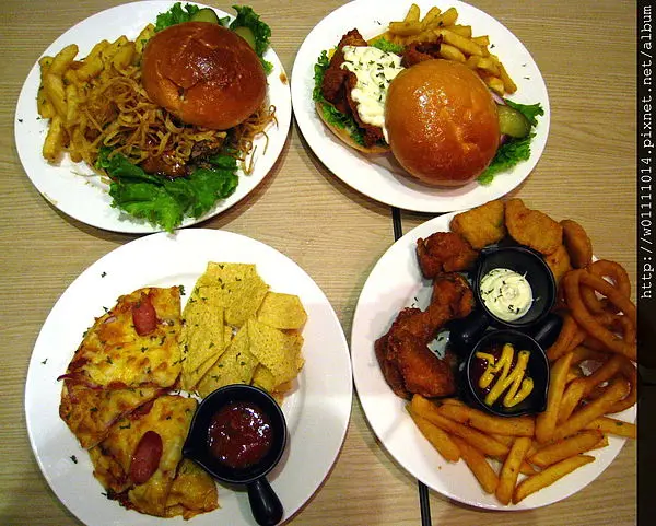 【試吃】台中- 奶油威力 脆皮漢堡   甜點也超優的！