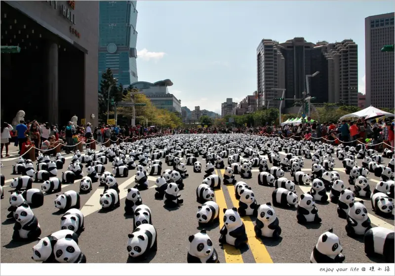 [台北] 1600貓熊世界之旅，第一天現場震撼紀錄！壯觀的貓熊們出現在台北囉，快來一起一探可愛萌貓熊。