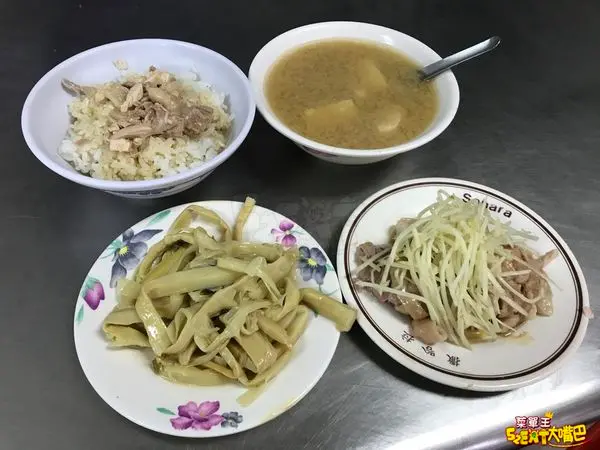 【阿樓師火雞肉飯菜單價位大公開】在地人推薦只賣晚上的重口味火雞肉飯～嘉義市必吃美食小吃餐廳推薦！招牌菜火雞肉飯、乾粉腸、豬血腸子湯。