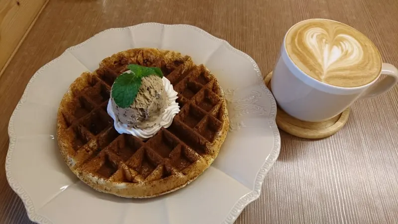 【台中】隱藏在巷內，安靜、不限時，還有可愛貓店長陪伴的『沐沐咖啡』