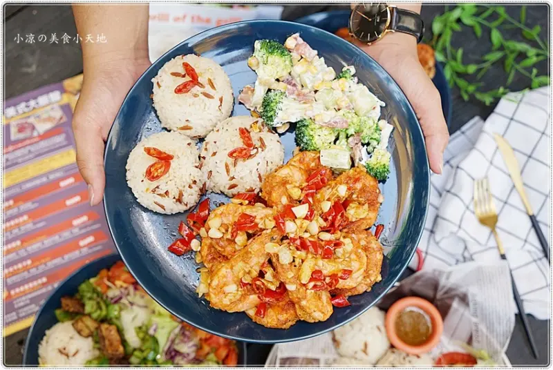 Olimato奧樂美特║森林系美式餐廳，終於推出美式大飯盤，海陸五種口味任你選，份量十足，飲料喝到飽！