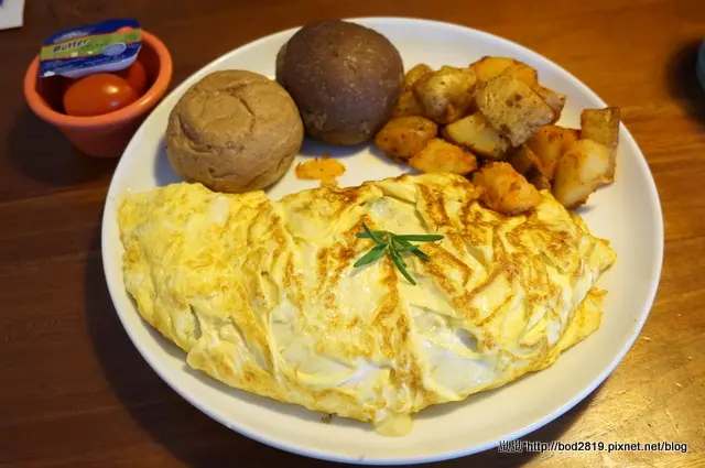 【台中北屯】奧樂美特．Olimato Bistro－超大份量的早午餐，免服務費、飲料續杯外還提供氣泡水！