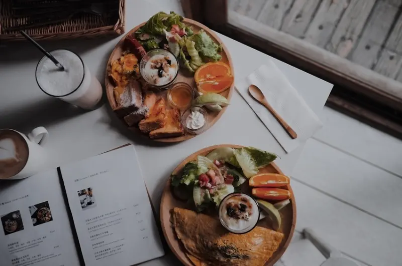 顏氏牧場ll｜彰化景點美食│野餐、大人味、小孩萌寵、婚禮進行曲集結美好，現在也推出早午餐系列囉！(內含菜單)