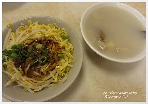 『呷』「捷運新店市公所站」☆正傳統四神湯☆ 新店中華路上美味四神湯