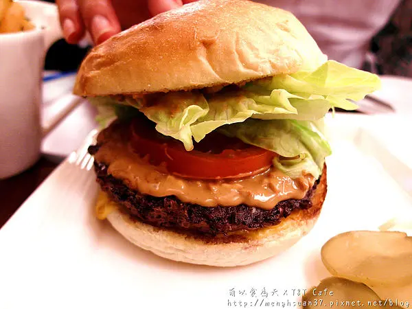 食記►台北南港┃T&T Cafe┃遠離鬧區塵囂，木質系氣質咖啡館！（捷運後山埤站、試吃）