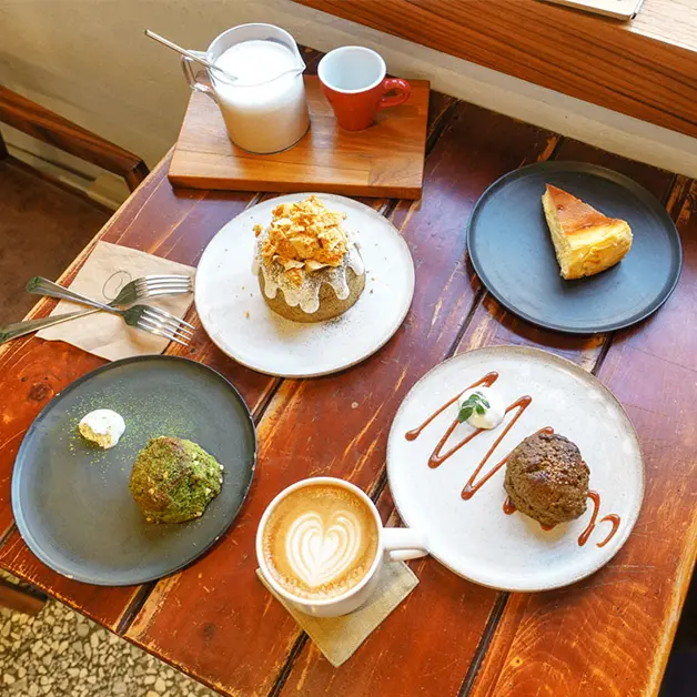 新竹美食。貳參咖啡．23 coffee roasters  保留老宅復古天窗的文青咖啡廳  自烘咖啡/美味戚風蛋糕/司康