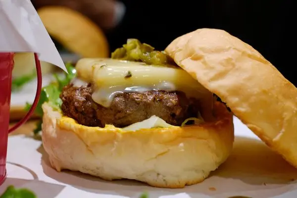 台北松山 1885 BURGER - 依舊不錯的美式漢堡。近IKEA 小巨蛋 南京東路站