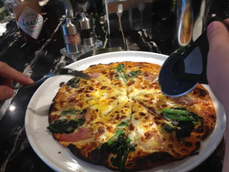 [台北東湖]瓦法奇朵Waffogato二店--自己切切的披薩就是特別好吃!!