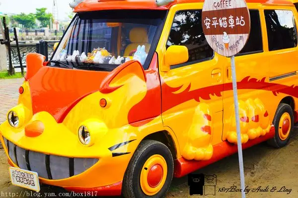 【台南。安平】太犯規！！卡通世界龍貓巴士現身。安平貓小巴