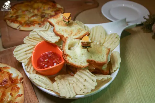 職人級手沖咖啡，隱身在凹子底的窩心咖啡小館 X 格言咖啡（自家烘培）