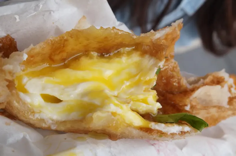 [台中-勤美] 超三代蔥油餅♥加蛋免費。九層塔免費。總匯50元♥