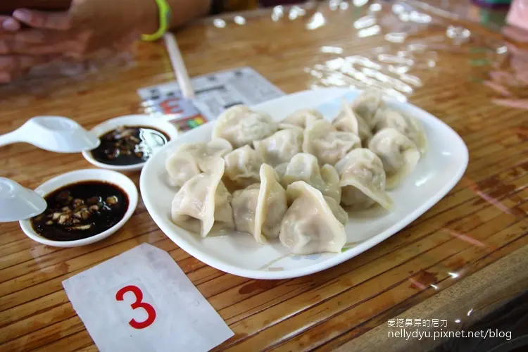 『食記』屏東。路過恆春墾丁必吃的東港餃子館，6塊錢的水餃...