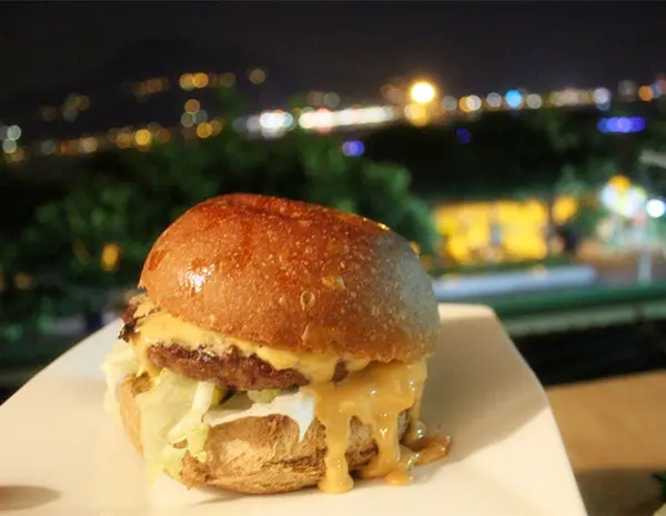 [台北]俯瞰淡水美景+美食-老街上的隱藏版漢堡 Kia Ora Kai                
      