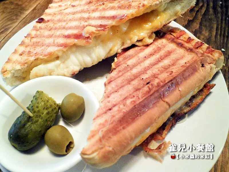 【捷運台電大樓站】雀兒小餐館 Chelseas~三重起司帕尼尼、煙燻鮭魚蛋捲、經典鬆餅盤、德式香腸蛋捲。公館早午餐推薦