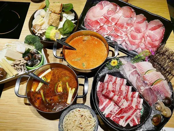 鬼椒一番鍋 - 新北板橋麻辣鍋推薦，超有料湯頭搭配精緻肉品，吃完再挖一球或擠一支冰淇淋最痛快