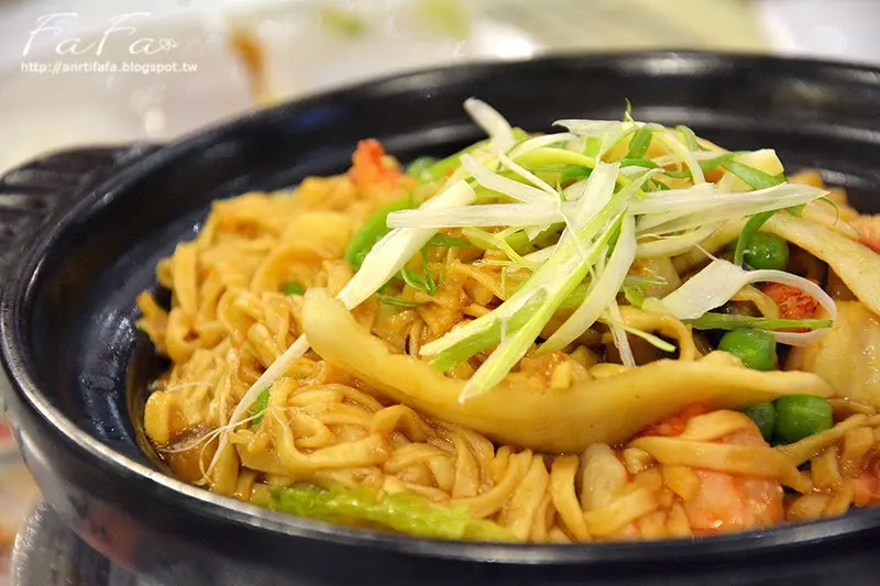 
群星會港式茶餐廳 。 新星崛起 200坪數寬敞空間
