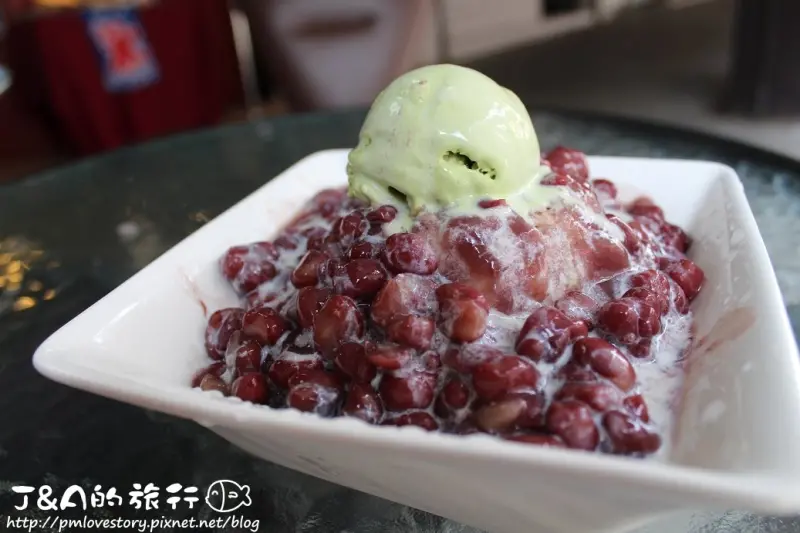 采吉軒紅豆專門店--飽滿又綿密的紅豆冰，搭配明治抹茶冰淇淋好好吃!!!