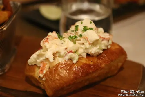 【食記】台北東區 THE LOBSTER BAR 龍蝦三明治堡 真的好吃好小好貴...