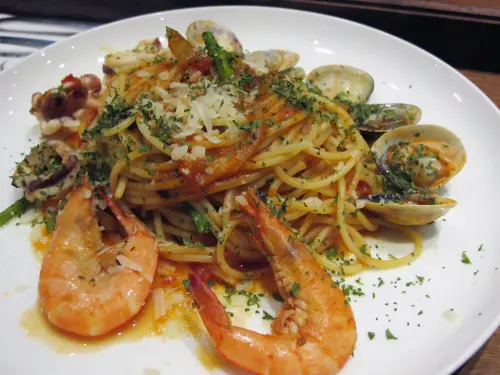 小巴黎人麵包製作所=法式氣質麵包店+咖啡店+義大利麵館(近敦南遠企)