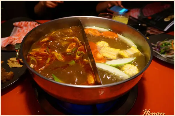 【食記】食材新鮮 每日限量溫體牛!!台北東區 樂道麻辣鍋