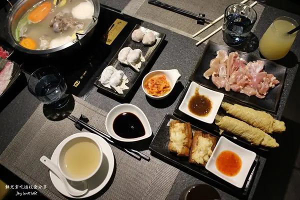 ★食★台北。忠孝敦化站→【珍湯港式火鍋】東區宵夜♥澳門豬骨煲湯頭