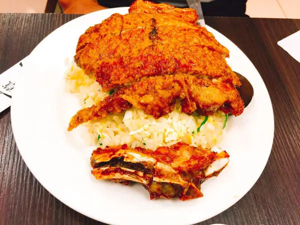 [永和區 永安市場捷運站]五草車中華食館 模範總店 大食怪的最愛 巨無霸排骨蛋炒飯 巷弄內的中華料理