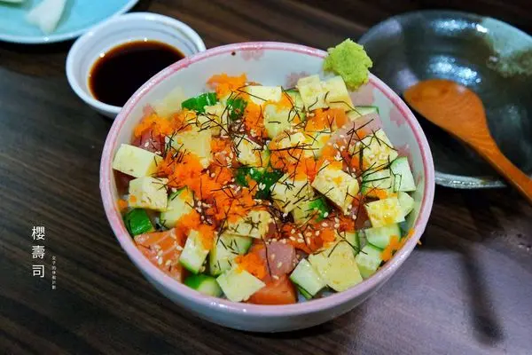 櫻壽司/深夜食堂，生魚片/串燒/壽司/日本清酒/啤酒，歡聚小酌好所在|永安市場|日式料理▲女子的休假計劃▼