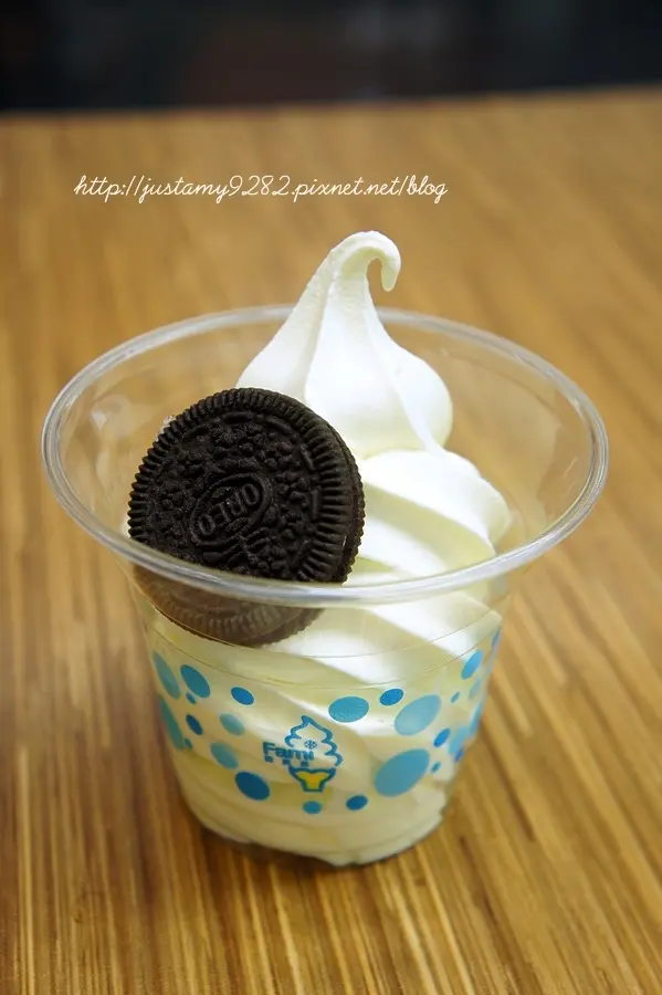食記 ☞ 全家-金林店 ▍白色情人節限定-霜淇淋杯 ▍天時地利人和!!!