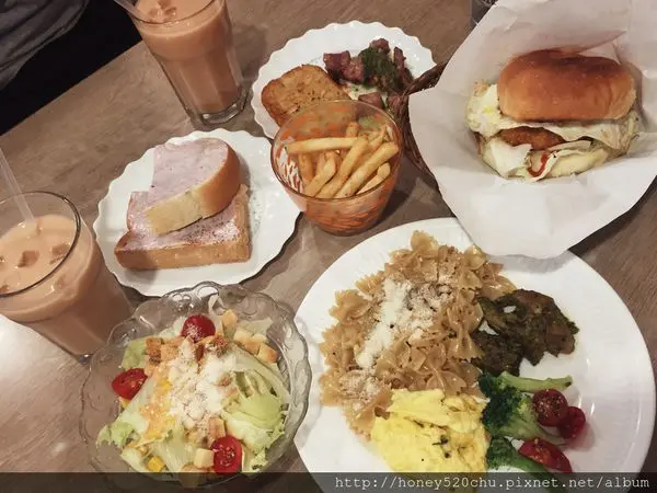 [ 台北 ] 花嘴廚房｜西門町平價早午餐｜藍莓起士厚片超美味