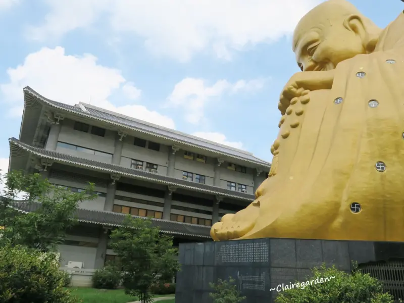 [玩/台中] 北區 寶覺禪寺~日本朋友帶路，超大金身彌勒佛。神奇的廟中廟建築