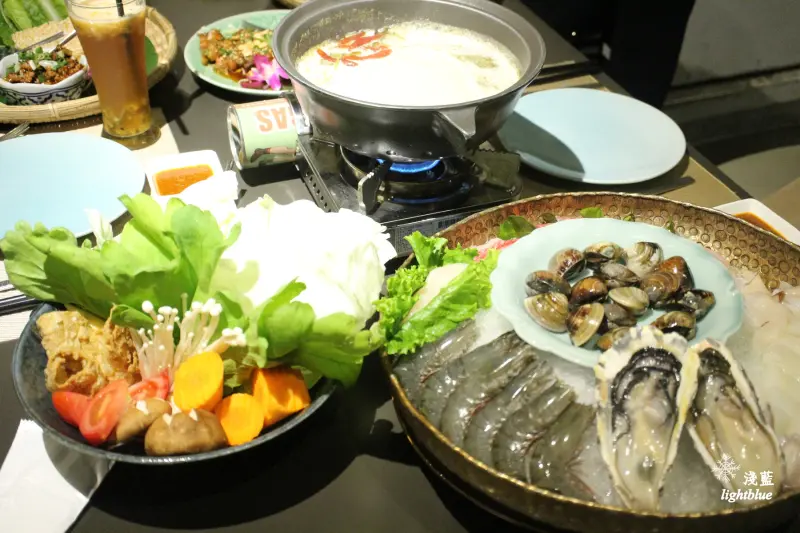 [ 忠孝復興站美食 ] 淺藍 ×Thai Bazaar泰集～東區泰式料理來一鍋暖胃綠咖哩火鍋，二訪依舊美味，新菜色表現亮眼