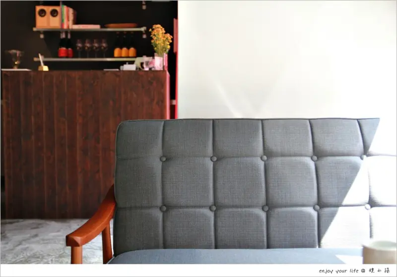 [台中] 轉進精明八街，又見一午後一坐兩三小時的好地方：『KOPHY』，我想我會常常出現在這裡！