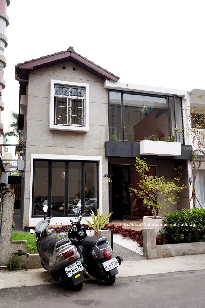 台中下午茶 KOPHY - 甜點精緻好吃.很有自己的簡單風格 (加映:樂蒙地檸檬蛋糕)