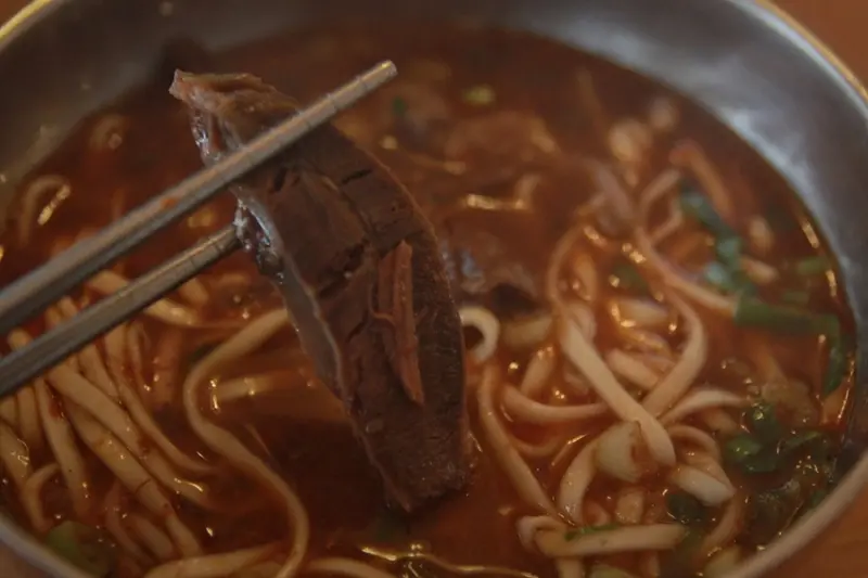 新竹牛肉麵美食/湖口老皮牛肉麵，佛心提供免費豆漿、豆花吃喝到飽！ - Ann‧榜哥‧生活事務所