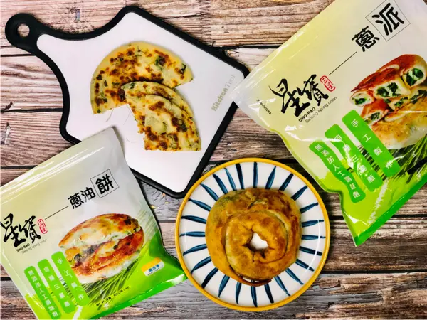 【宜蘭美食￭冷凍宅配】星寶￭裝熟三星蔥派&三星蔥油餅 x 零廚藝也能出頭天！酥脆外皮配上多汁的內餡，三星蔥的清甜美味我淪陷║ 宜蘭美食推薦、宅配美食推薦