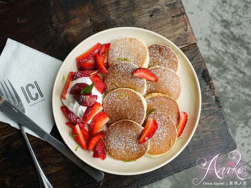 【台南美食】ici  cafe。夢幻草莓季來囉！美味又可愛的草莓小鬆餅～任選飲料搭配只要220元 - ANIKO 艾妮可美味人生
