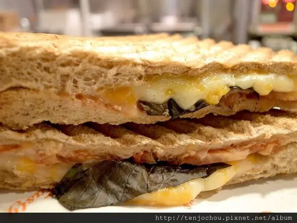 花花，甲飽沒【台北食記】Cocorico輕食吧 超平價爆料帕尼尼 四平商圈隱藏版美食 捷運松江南京站