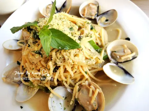 ∥台中美食∥城市中的覓咖啡，尋覓一種自然的相遇！