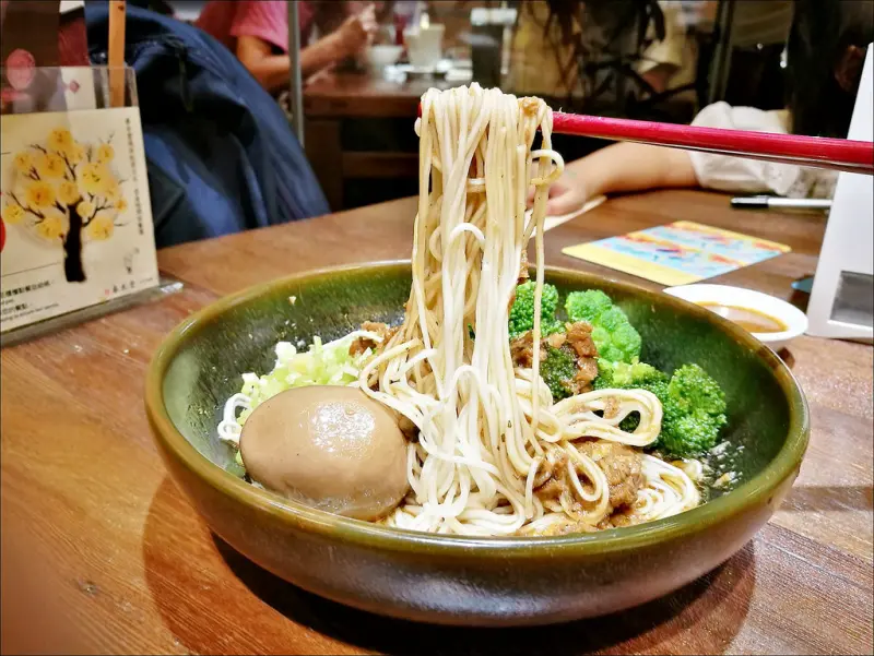 [台中] 春水堂人文茶館台中新光三越店 平日晚餐不用排隊 平日限定雞腿丼有好吃