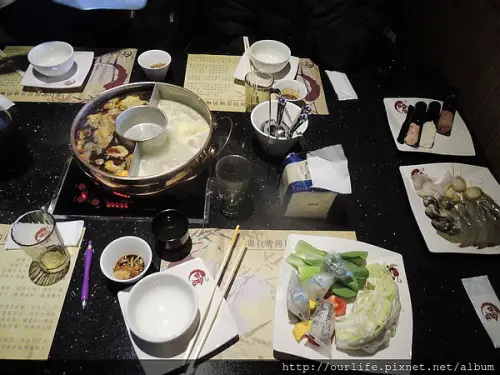 台中．帝王蟹吃到飽的麻辣鍋@嗆頂級麻辣鴛鴦鍋台中店