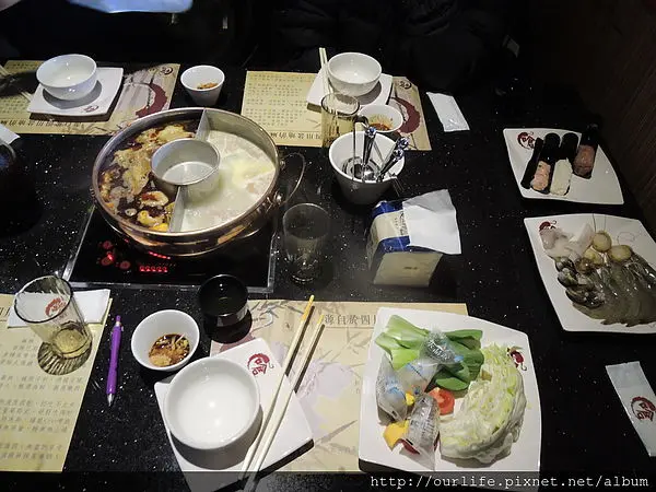 台中．帝王蟹吃到飽的麻辣鍋@嗆頂級麻辣鴛鴦鍋台中店
