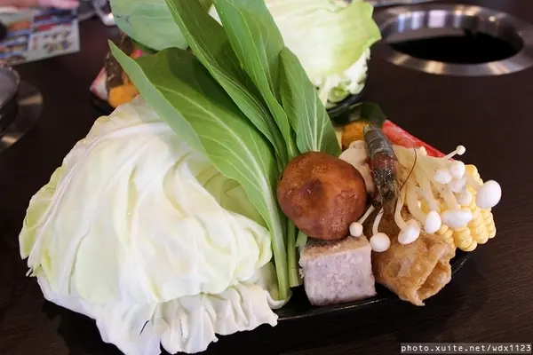 鍋仙日式涮涮鍋-食味鮮店~我❤霜降牛肉~103.03.19        
      