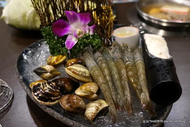 ＜試吃＞【台中西屯】鍋仙日式涮涮鍋-食味鮮店－三鮮鍋食材新鮮豐富，目前基本鍋開幕超值價只要１９８！