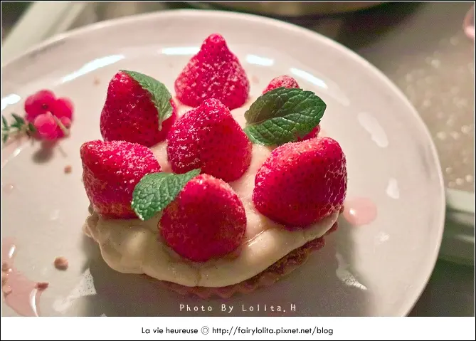 《北市大安區♥食記》敲敲咖啡 KNOCK KAFE。與夢幻甜點的美麗邂逅，一嚐就愛上