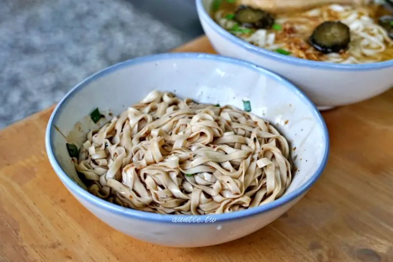 【宜蘭】阿茂麵攤 頭城五十年 古早味黑芝麻麻醬麵 麵條順口 頭城必吃推薦 - 水晶安蹄 不務正業過生活