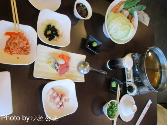 板橋《鴻園日本料理》吃到飽-新埔捷運站1號出口        
      