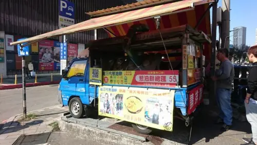 【台中】勤美綠園道，人氣排隊小吃『超三代蔥油餅』(內含菜單