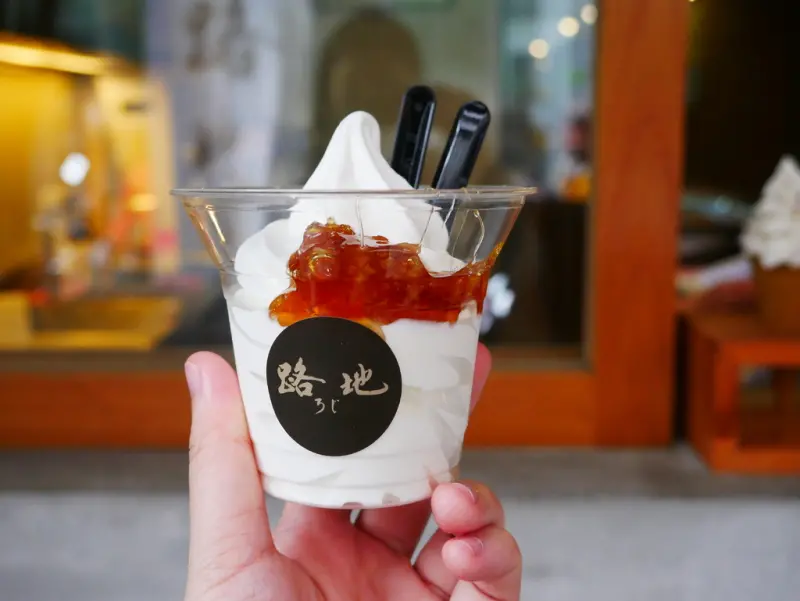 【Angelas日嚐】吃在嘴裡甜在心裡的夢幻療育系蜂巢霜淇淋，勤美商圈周邊美食，草悟道周邊美食，台中蜂巢霜淇淋，台中冰品推薦【路地 手作り氷菓子】