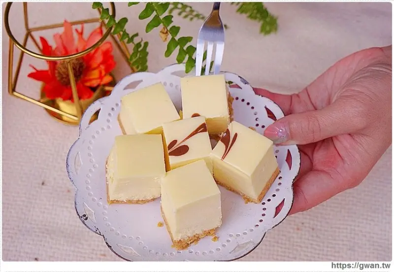 低調藏在巷仔內，團購超夯4.9顆星甜點！每份都有獨特拉花，越冰越好吃～